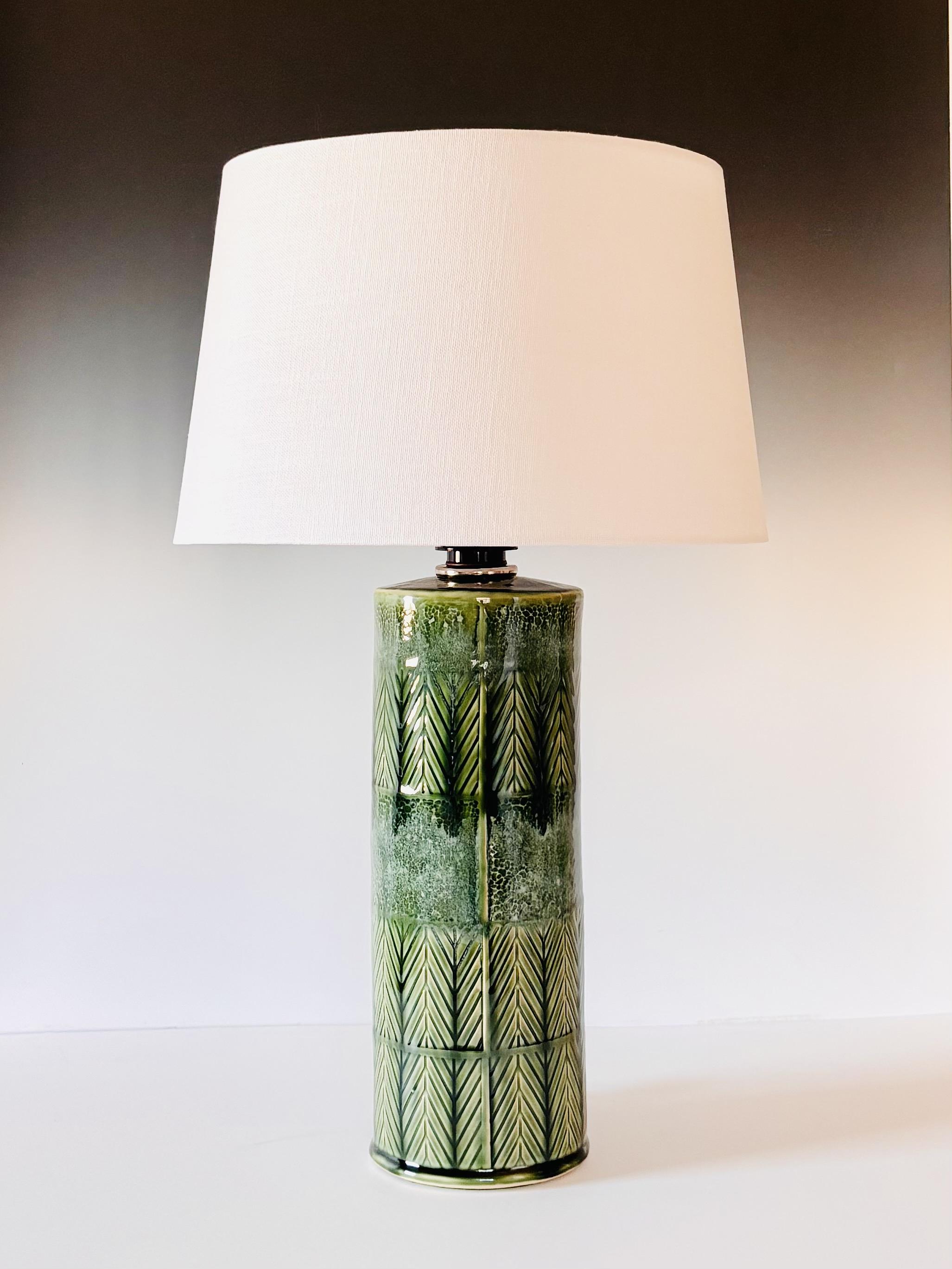 This is a tall and proud lamp that is sure to please